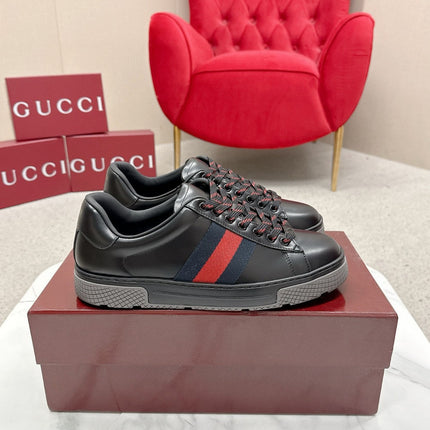 GUCCI 26S LOW TOP SNEAKERS IN BLACK CALFSKIN STYLE 03