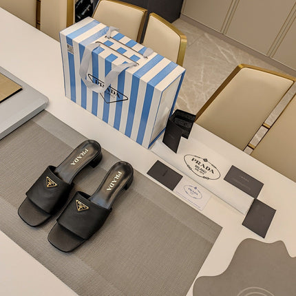 PRADA 26S OPEN TOE MULES 45MM IN BLACK SAFFIANO CALFSKIN WITH LOGO