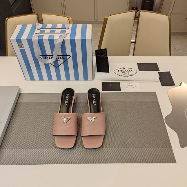 PRADA 26S OPEN TOE MULES 45MM IN BLUSH PINK SAFFIANO CALFSKIN WITH LOGO
