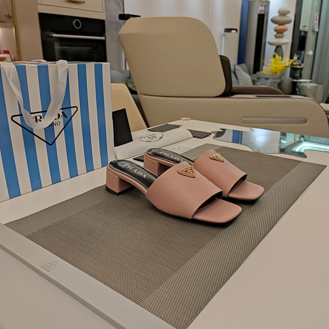 PRADA 26S OPEN TOE MULES 45MM IN BLUSH PINK SAFFIANO CALFSKIN WITH LOGO
