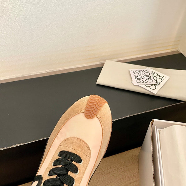 LOEWE 26S FLOW RUNNER SNEAKER IN LIGHT BROWN SUEDE AND BLACK SHEEPSKIN