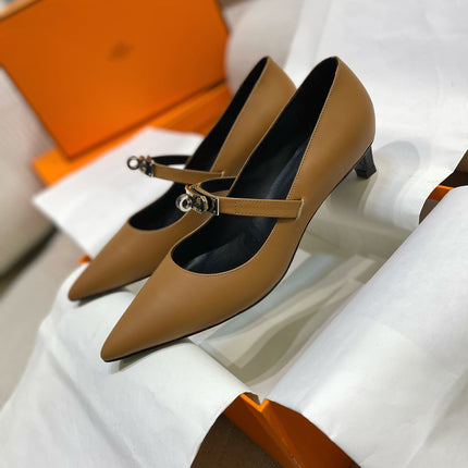 HM 26S MARY JANE POINTED TOE HEELS 40MM IN BROWN CALFSKIN KELLY BUCKLE