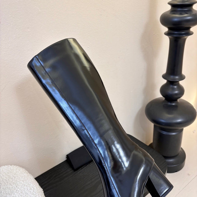 YSL 26S KNEE-HIGH HEELED BOOTS IN BLACK SHINY CALFSKIN