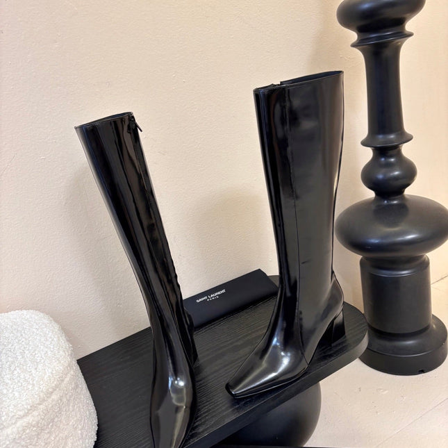 YSL 26S KNEE-HIGH HEELED BOOTS IN BLACK SHINY CALFSKIN