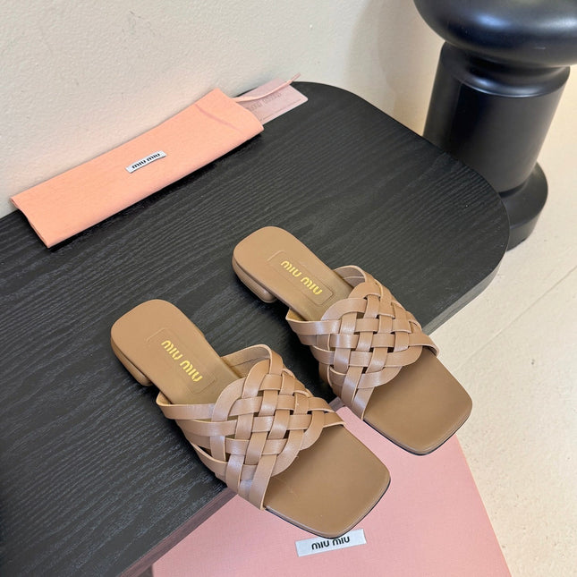MIUMIU 26S IVETTE WOVEN SLIDE SANDALS IN BROWN CALFSKIN