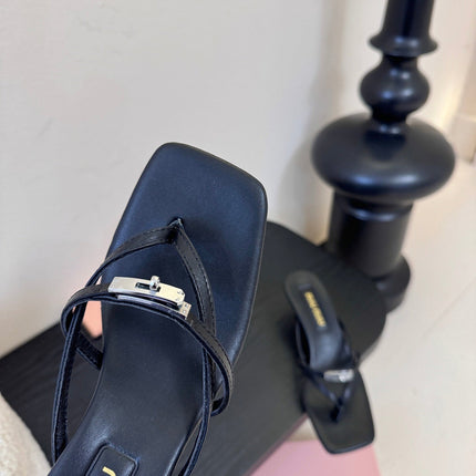 MIUMIU 26S LOW-HEEL THONG SANDALS IN BLACK CALFSKIN