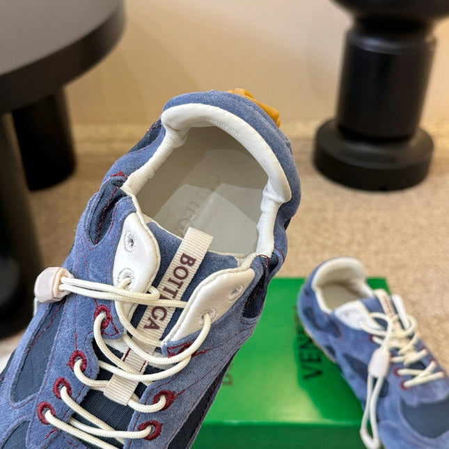 BOTTEGA VENETA 26S SNEAKERS IN NAVY BLUE SUEDE