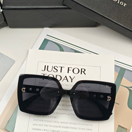MONTAIGNE SUNGLASS 53032 IN ACETATE