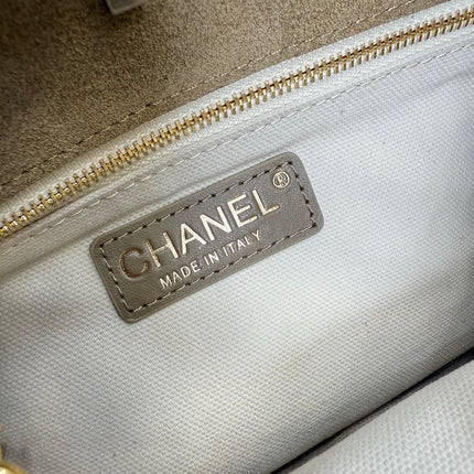 CHANEL 26S BUCKET SHOULDER BAG 26 IN LIGHT BROWN SUEDE AND CALFSKIN GOLD HARDWARE