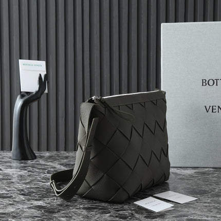 BOTTEGA VENETA 25S DIAGO HOBO 39 IN VERY DEEP OLIVE CALFSKIN