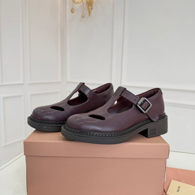 MIUMIU 26S SANDAL 35MM IN DARK RED BROWN CALFSKIN WITH STYLIZED T-STRING