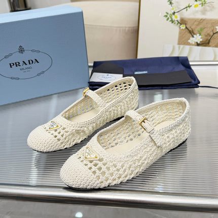 PRADA 26S MARY JANE FLATS IN CREAM WHITE WOVEN RAFFIA WITH TRIANGLE LOGO