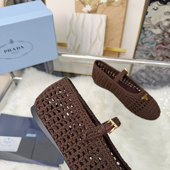 PRADA 26S MARY JANE FLATS IN DARK BROWN WOVEN RAFFIA WITH TRIANGLE LOGO