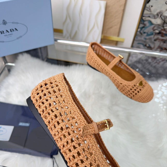 PRADA 26S MARY JANE FLATS IN BROWN WOVEN RAFFIA WITH TRIANGLE LOGO