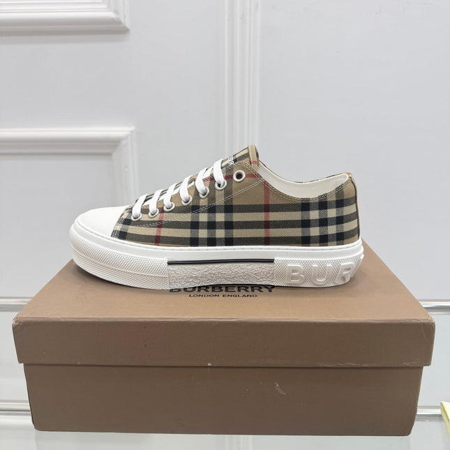 BURBERRY 26S VINTAGE CHECK LOW TOP SNEAKERS IN ARCHIVE BEIGE CANVAS