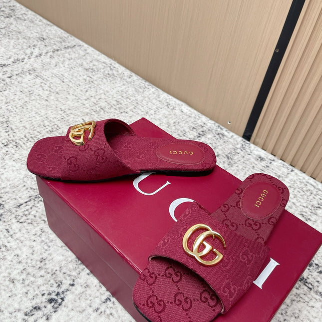 GUCCI 26S SLIDE SANDAL IN DARK RED CANVAS