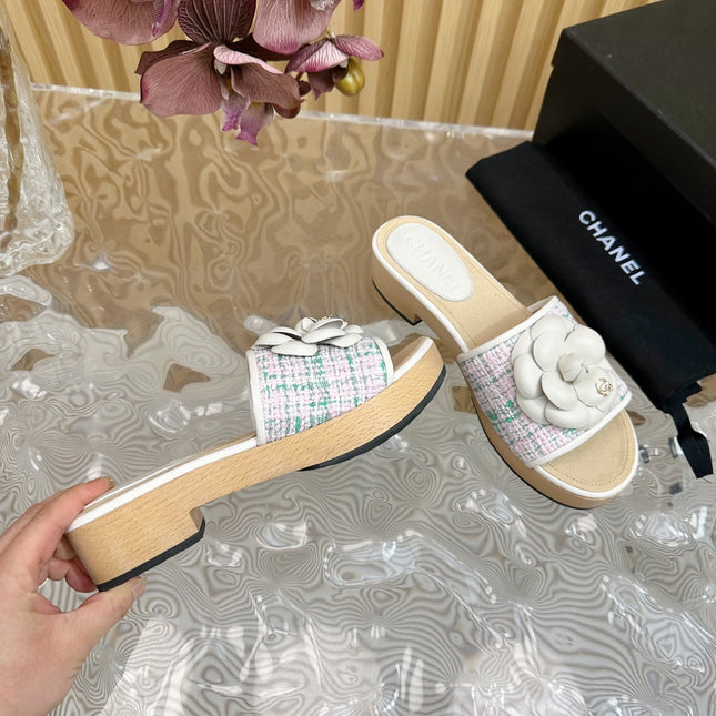 PLATFORM SLIPPERS WITH FLOWER IN WHITE LAMBSKIN