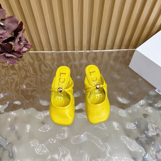 LOEWE 26S PEBBLE SOFT MULE IN YELLOW LAMBSKIN GOLD HARDWARE