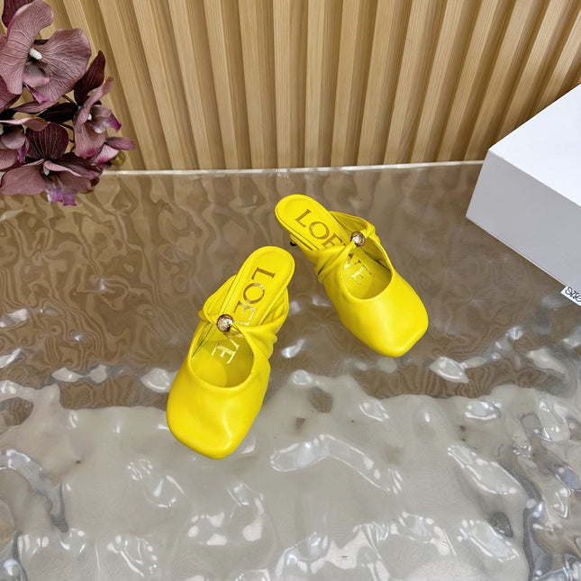 LOEWE 26S PEBBLE SOFT MULE IN YELLOW LAMBSKIN GOLD HARDWARE