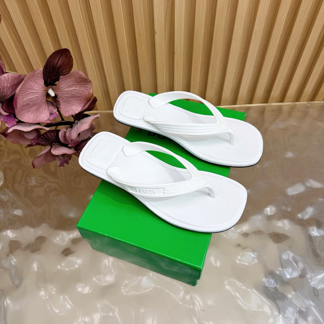 BOTTEGA VENETA 26S HIGH-HEEL THONG SANDALS IN WHITE TPU