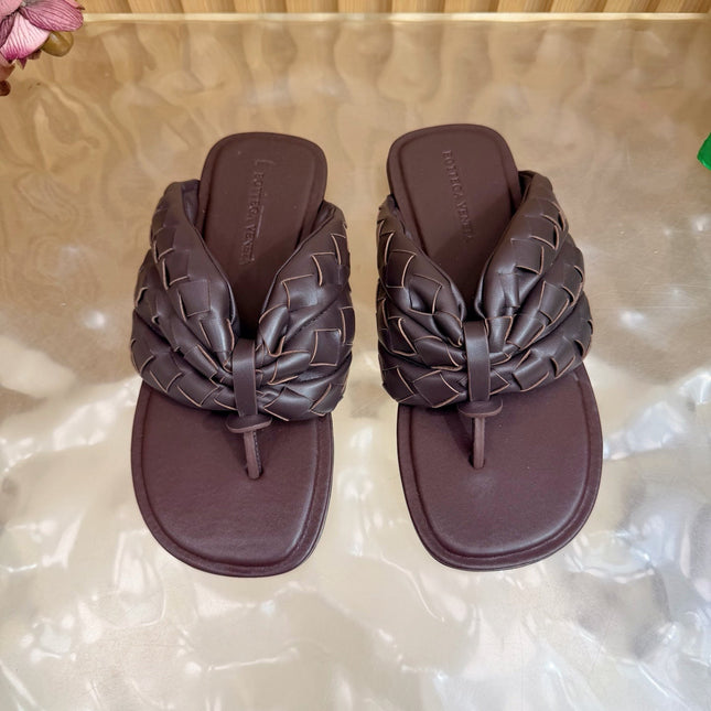 BOTTEGA VENETA 26S THONG SANDALS IN DARK BROWN LAMBSKIN