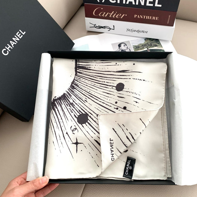CHANEL 26S SCARF 90 IN SILK 311795