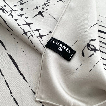 CHANEL 26S SCARF 90 IN SILK 311795