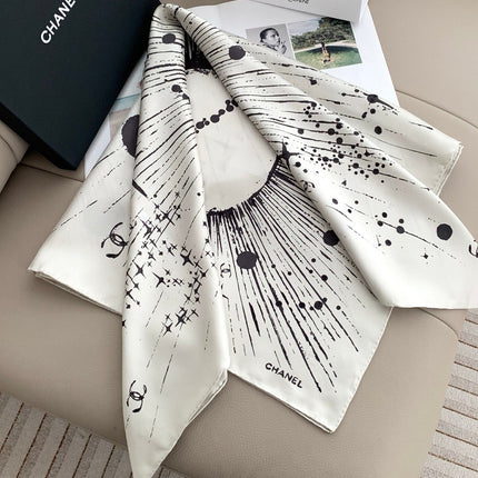 CHANEL 26S SCARF 90 IN SILK 311795