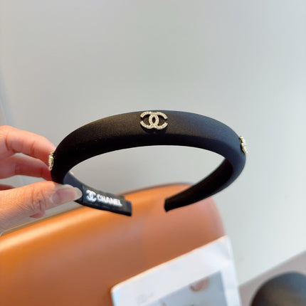 CHANEL 26S HEADBAND IN BLACK FABRIC 505250
