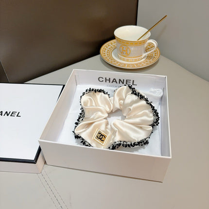 CHANEL 26S SCRUNCHIE IN WHITE SILK 512070