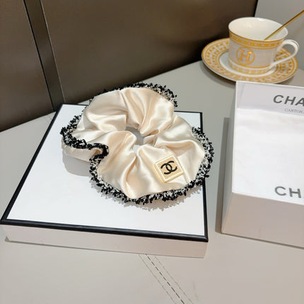 CHANEL 26S SCRUNCHIE IN WHITE SILK 512070