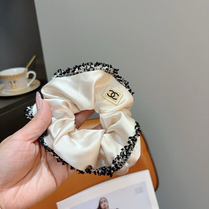 CHANEL 26S SCRUNCHIE IN WHITE SILK 512070