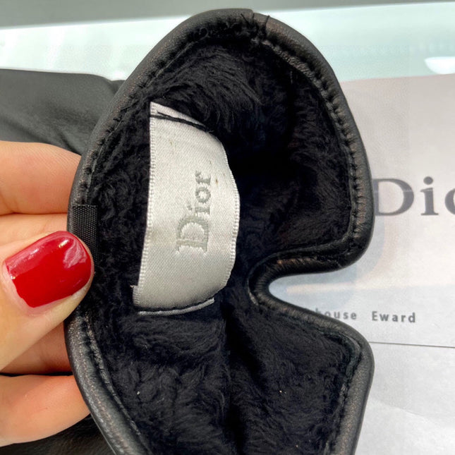 GLOVES IN BLACK LAMBSKIN AND WOOL LINING 465059