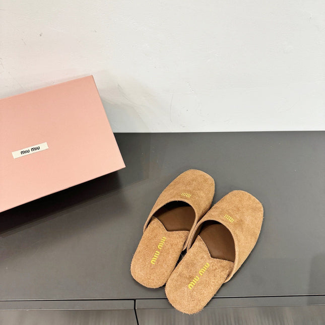 MIUMIU 26S MULE LOAFERS IN CARAMEL BROWN SUEDE LOGO