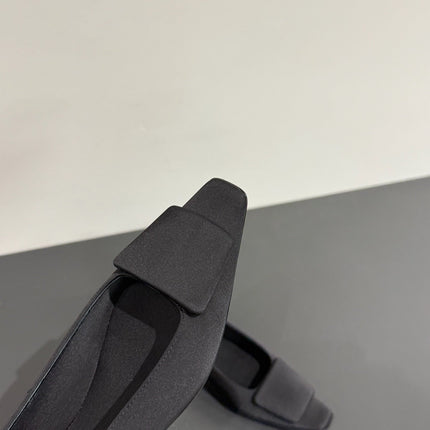 BALLERINA FLATS IN BLACK SATIN