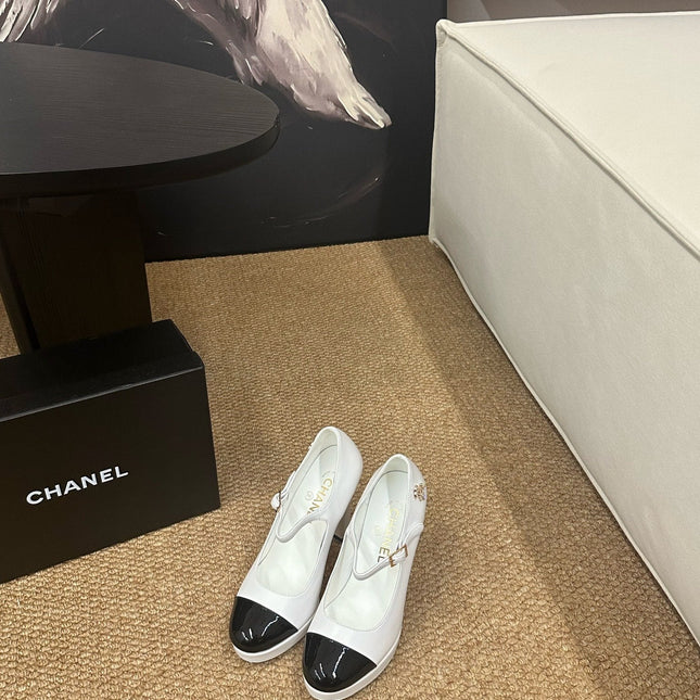 CHANEL 26S MARY JANE HEELS IN WHITE CALFSKIN WITH BLACK CAP TOE