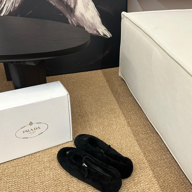 PRADA 26S SHEARLING BALLET FLATS IN BLACK