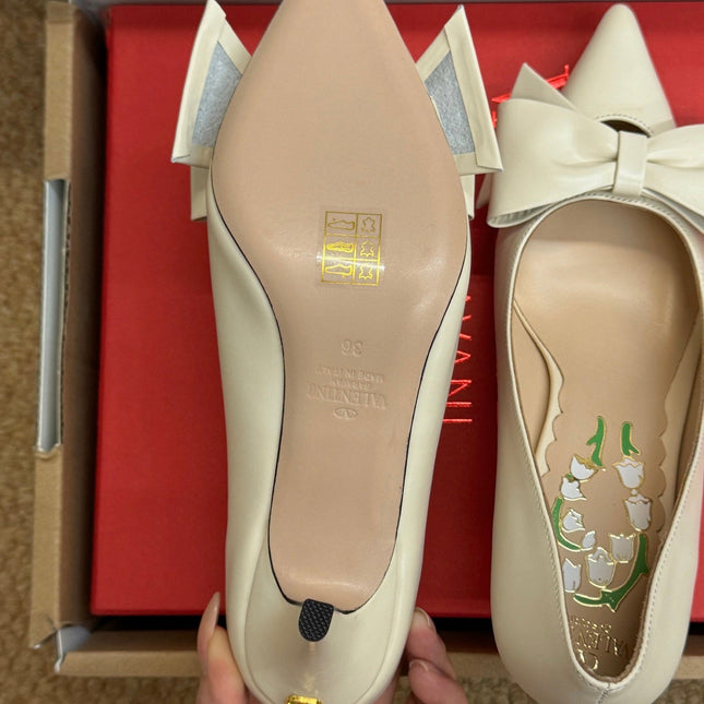 VALENTINO 26S HIGH HEEL SHOES IN OFF-WHITE CALFSKIN WITH BOW