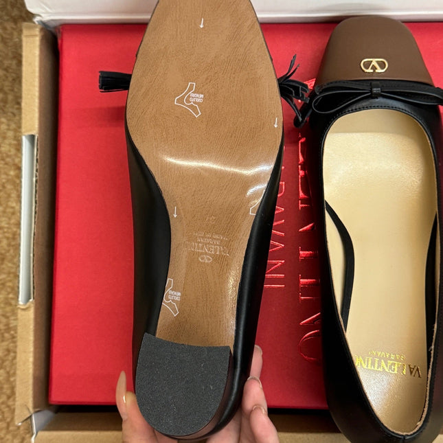 VALENTINO 26S HEELED BALLET FLATS IN BROWN AND BLACK CALFSKIN