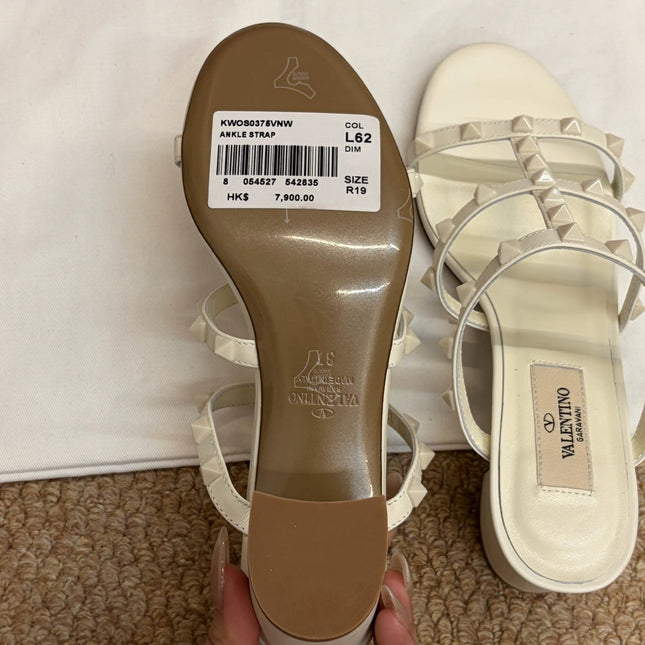 VALENTINO 26S ROCKSTUD HIGH HEEL SANDALS IN OFF-WHITE CALFSKIN