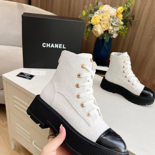 SHORT BOOTS IN WHITE TWEED AND BLACK CALFSKIN