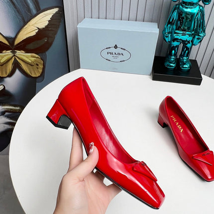 PRADA 26S SQUARE TOE PUMPS BLOCK HEEL 40MM IN RED PATENT CALFSKIN WITH LOGO