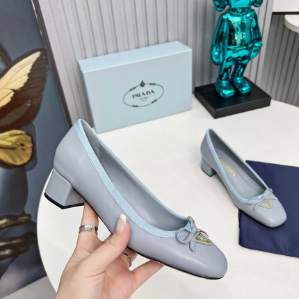 PRADA 26S ROUND TOE PUMPS BLOCK HEEL 40MM IN LIGHT BLUE CALFSKIN WITH BOW