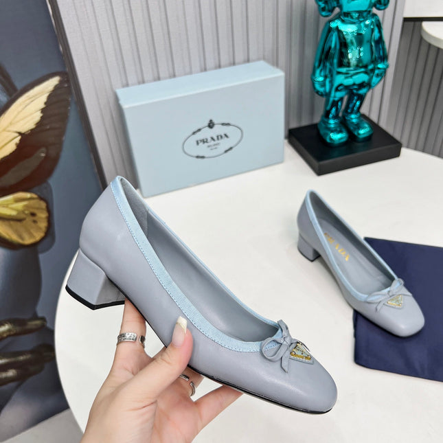 PRADA 26S ROUND TOE PUMPS BLOCK HEEL 40MM IN LIGHT BLUE CALFSKIN WITH BOW