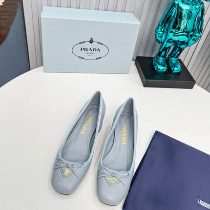 PRADA 26S ROUND TOE PUMPS BLOCK HEEL 40MM IN LIGHT BLUE CALFSKIN WITH BOW