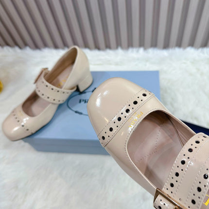 PRADA 26S ROUND TOE MARY JANE 40MM IN BEIGE PATENT CALFSKIN WITH STUD DETAIL