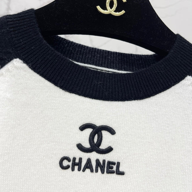 CHANEL 26S SHORT-SLEEVE KNIT TOP 957