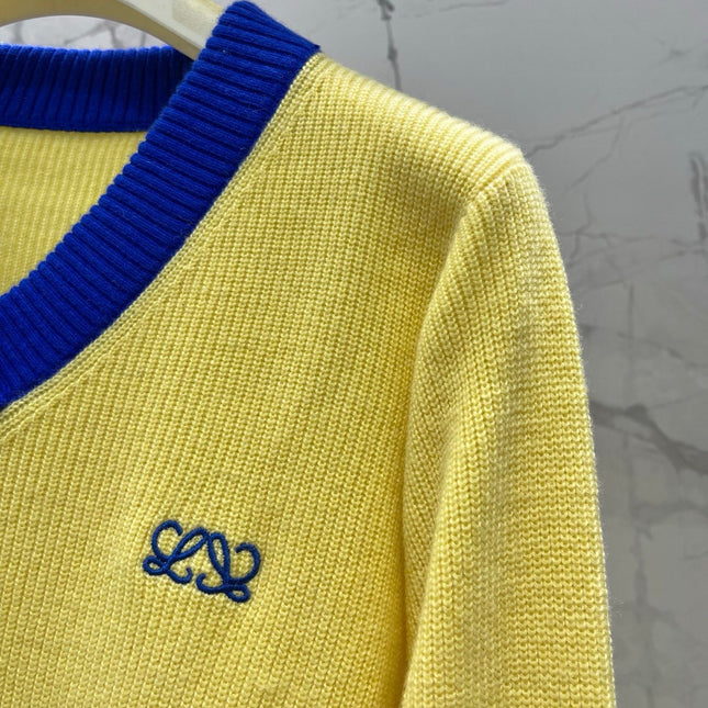 LOEWE 26S V-NECK KNITTED SWEATER 555