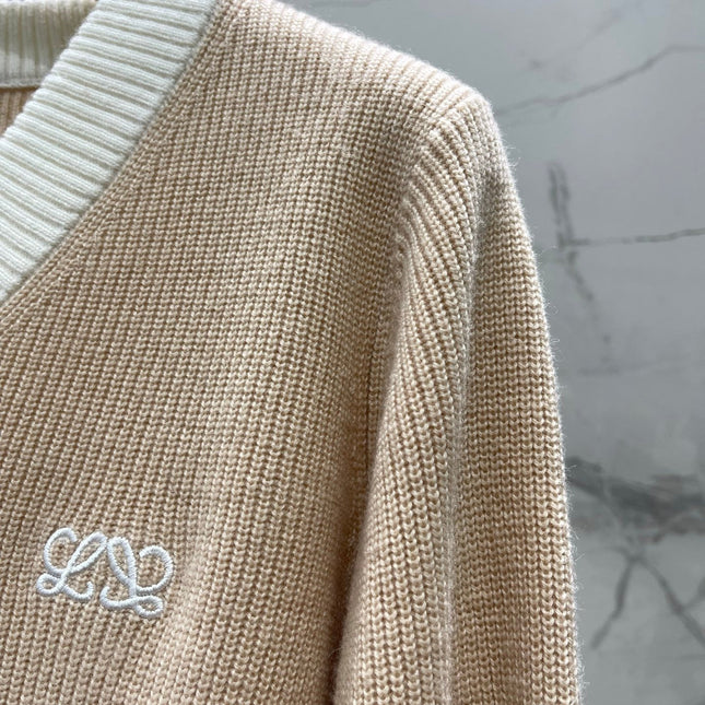 LOEWE 26S V-NECK KNITTED SWEATER 554