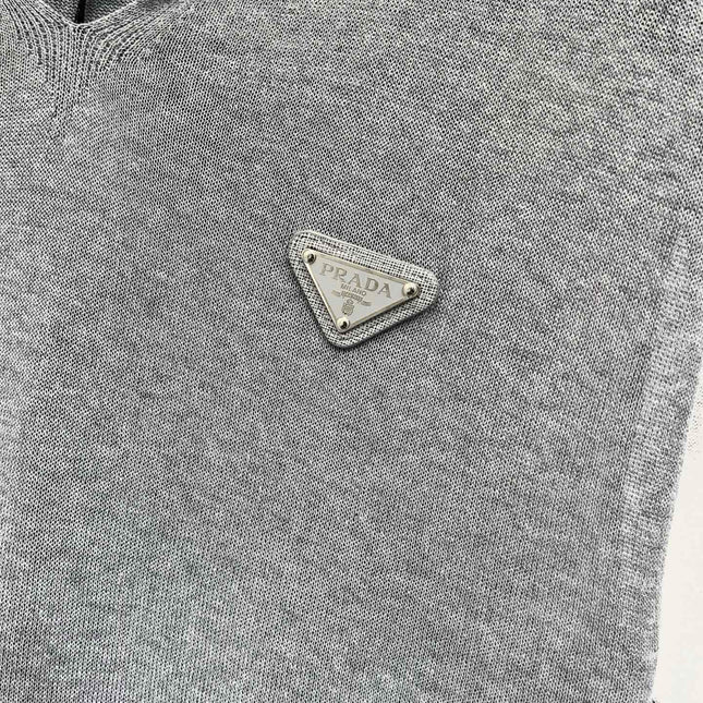 PRADA 26S HOODED SLEEVELESS KNIT TOP 1021